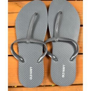 Old Navy T Strap Flip Flops - New, never been worn - Women's 9